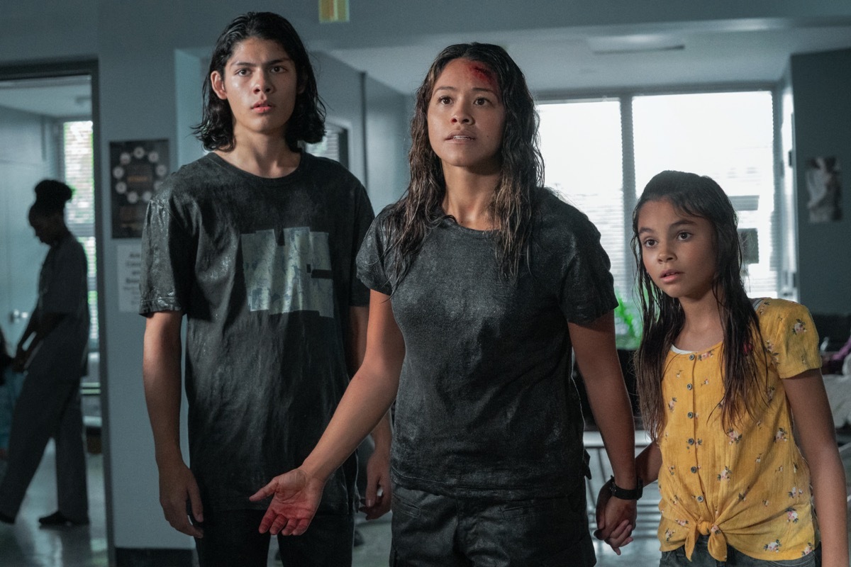 Lucius Hoyos, Gina Rodriguez, and Ariana Greenblatt in Awake