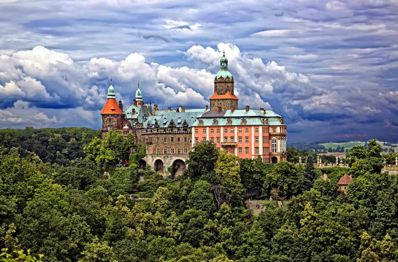 incredibly-cool-castles-around-the-world-10