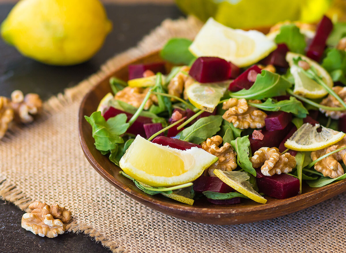 Beet salad with arugula and nuts