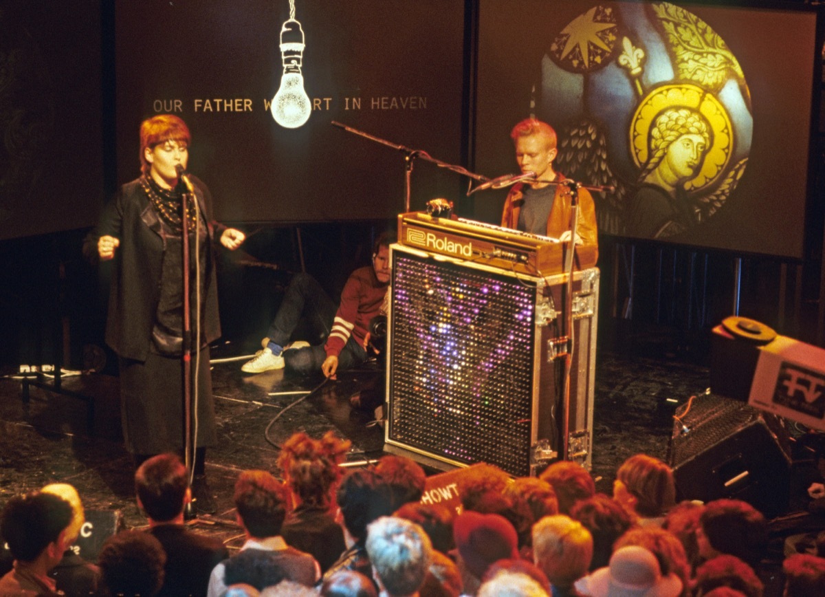 alison moyet and vince clark of yazoo performing