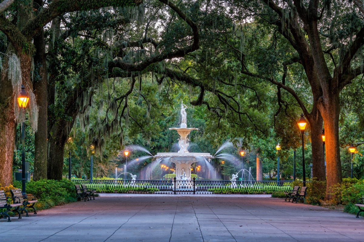 famous fountain in savannah georgia