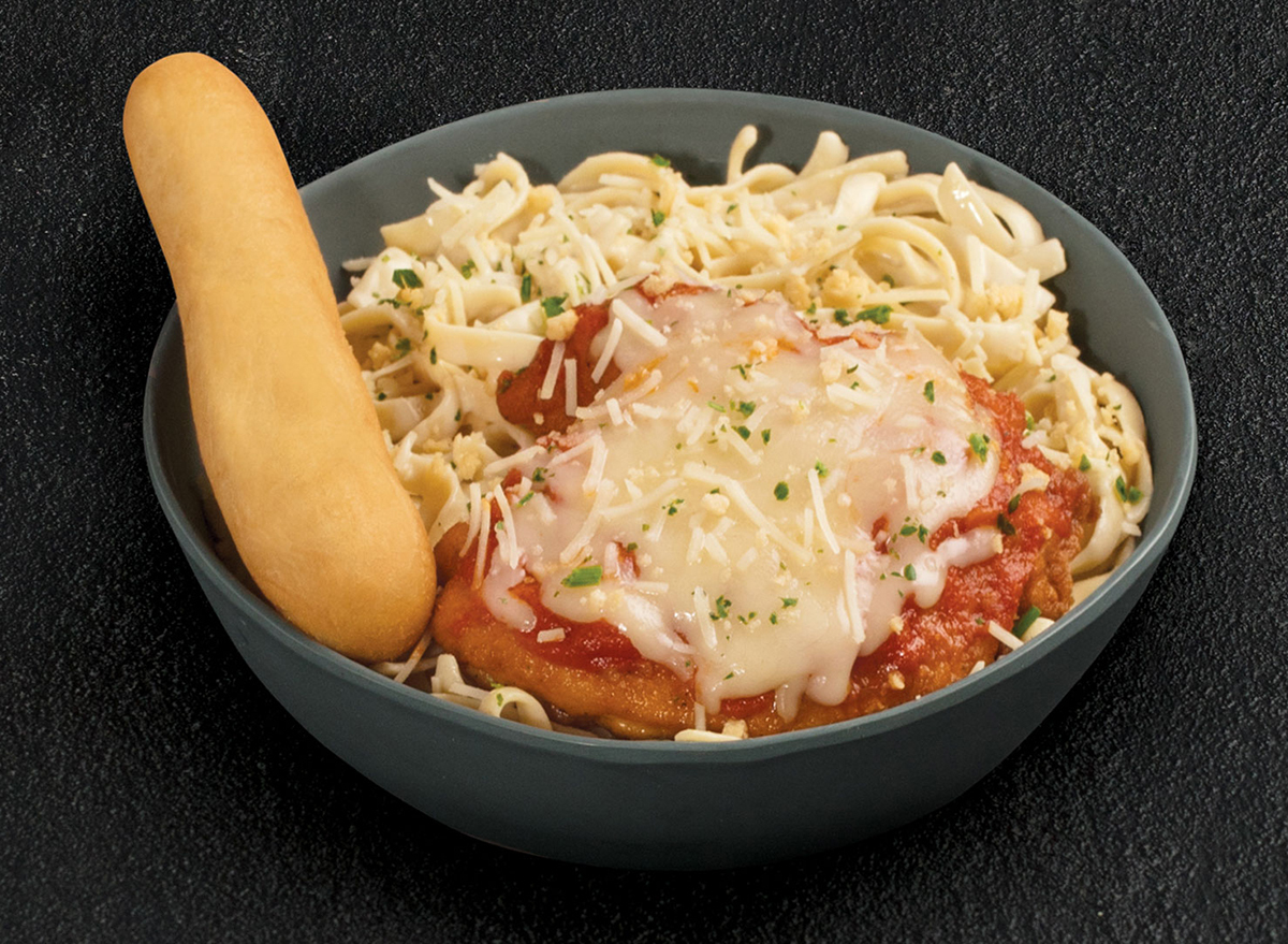 tgi friday's chicken parmesan pasta