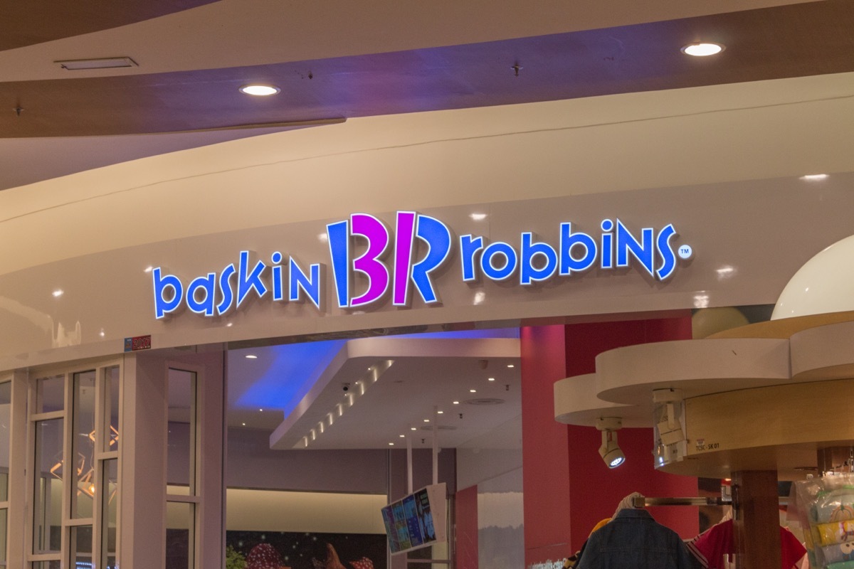 exterior of baskin robbins