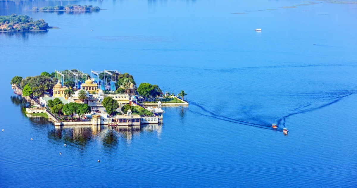 jag mandir in lake pichola in udaipur