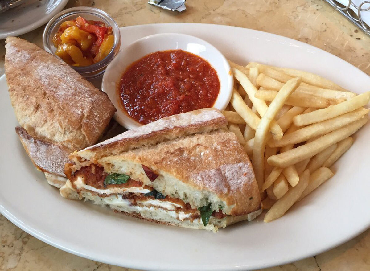 cheesecake factory chicken parm