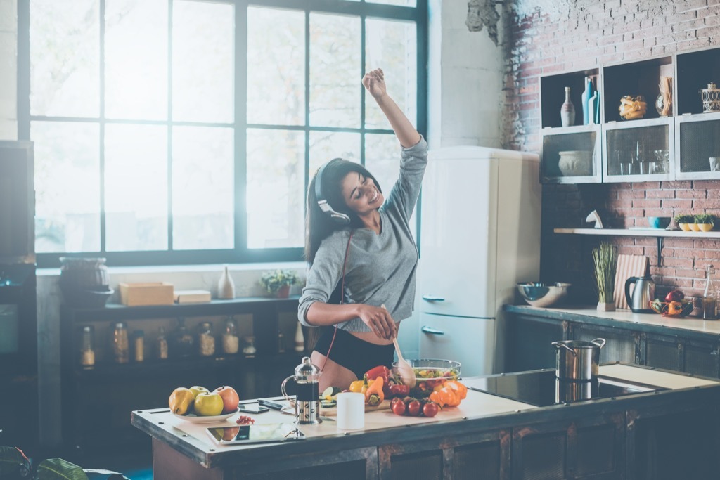 woman dancing while eating funny things people do