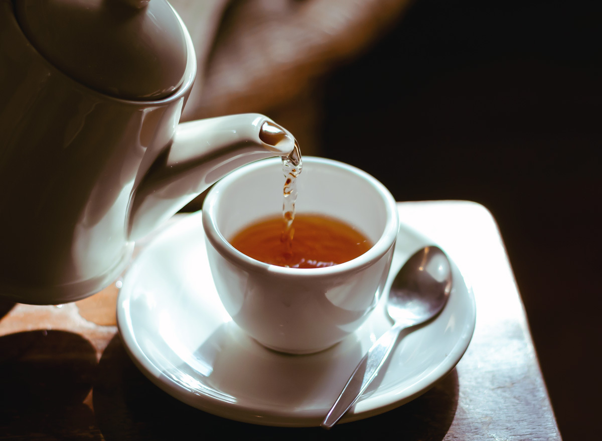 pour cup tea from tea pot