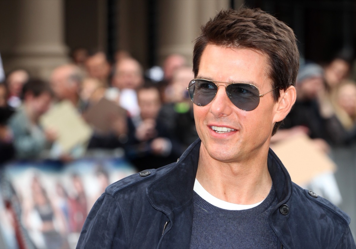 tom cruise wearing aviators