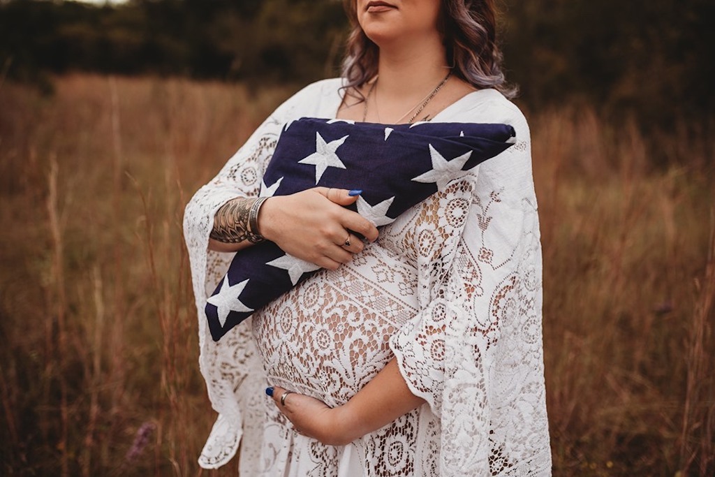 mother-to-be photoshoot for military husband killed in action