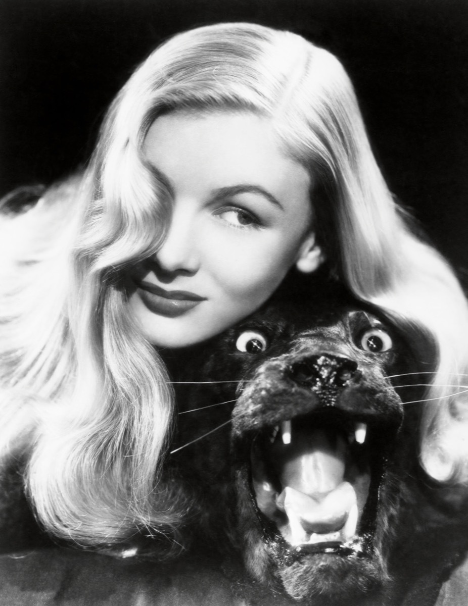 Veronica Lake Peekaboo Hairstyle