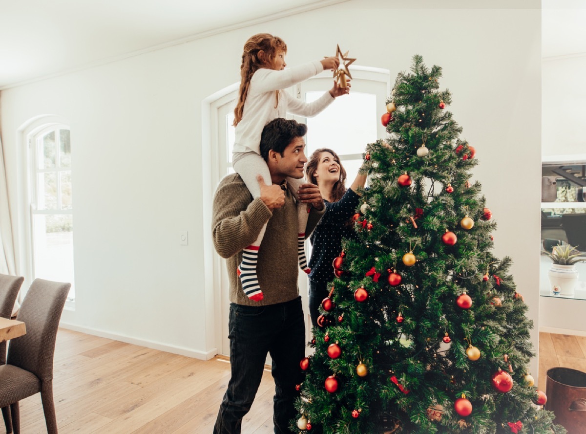 Decorating a Christmas Tree {Stay Sane During the Holidays}