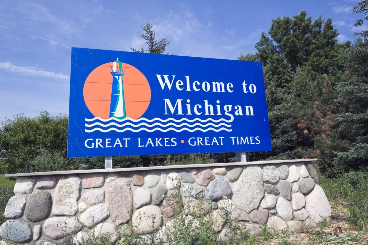 michigan state welcome sign, iconic state photos