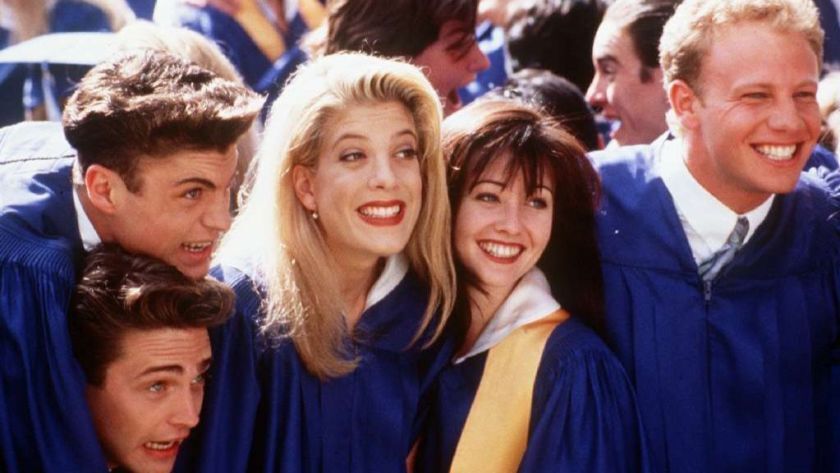 the cast of beverly hills 90210 in graduation robes