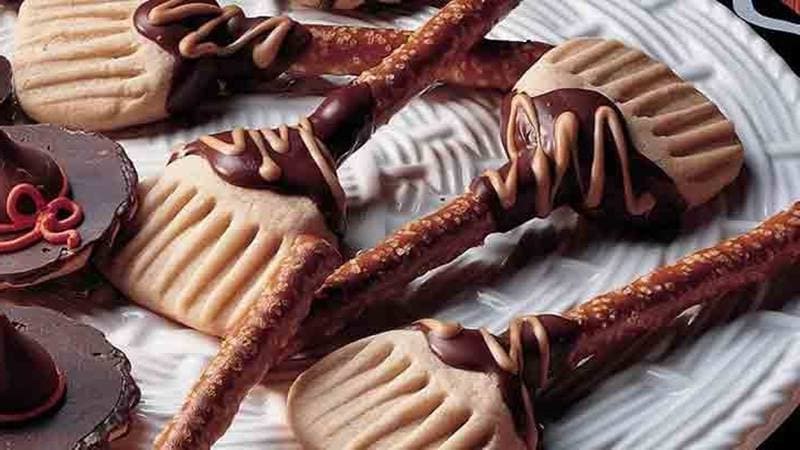 Broomstick cookies | 15 Easy Halloween Cookie Ideas | Her Beauty