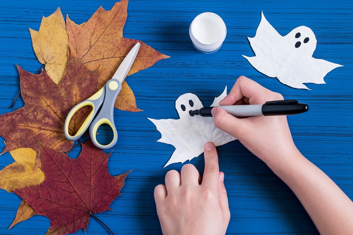 DIY Maple Leaf Ghosts Halloween Crafts