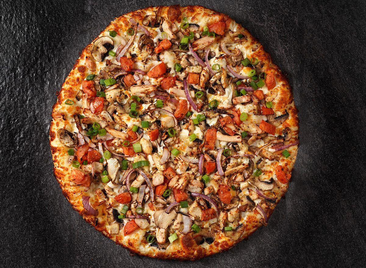 round table chicken garlic pizza