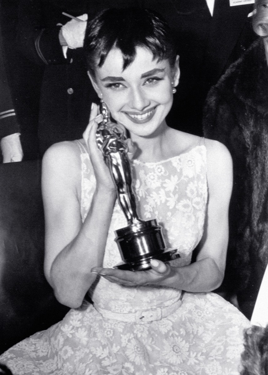 audrey-hepburn-1954-oscars