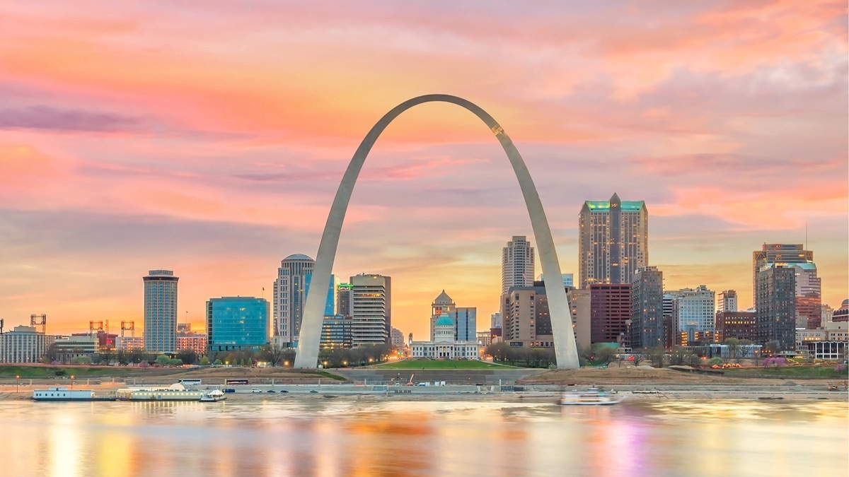 St. Louis downtown city skyline at twilight.