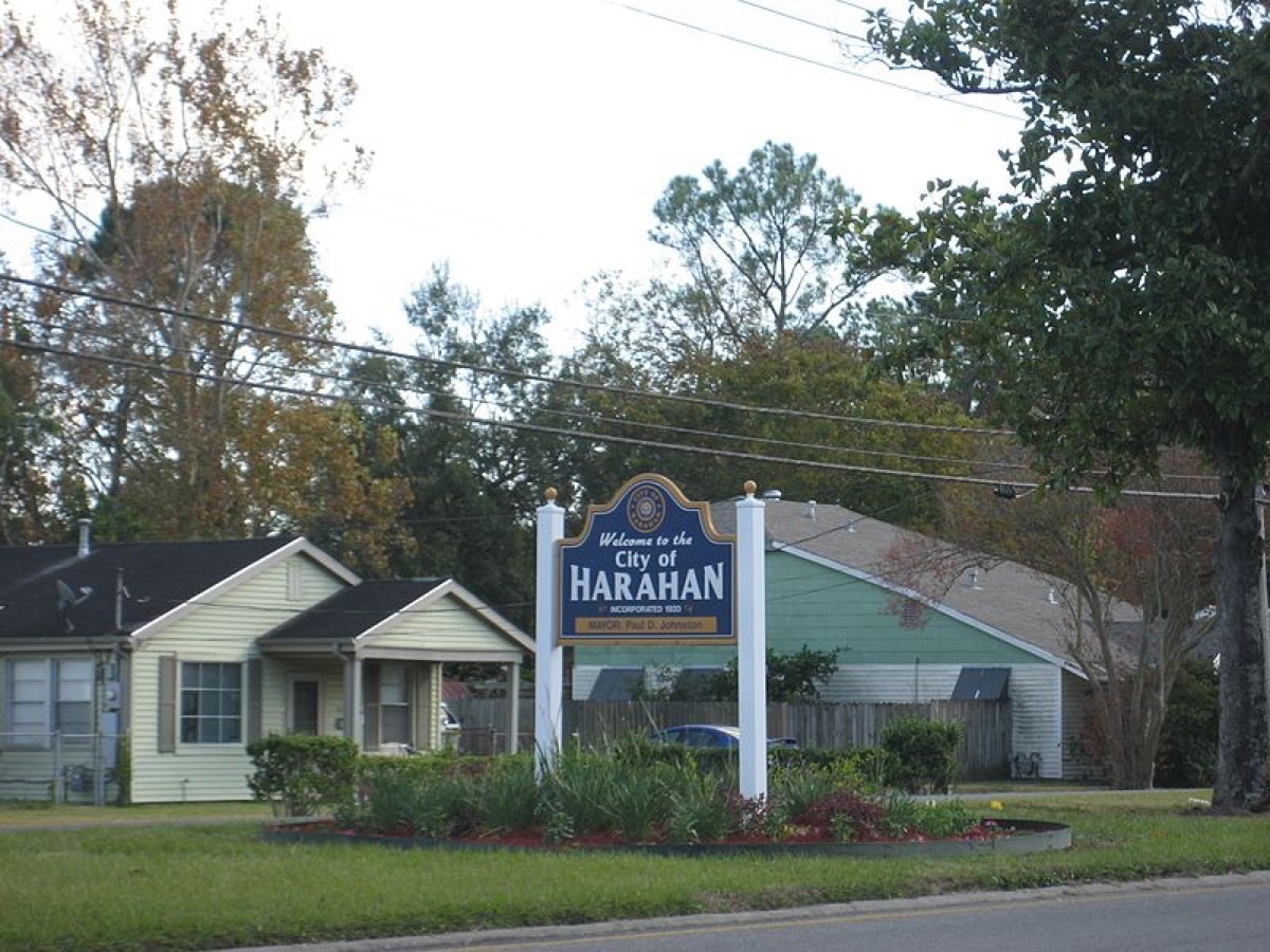 tion Harahan, Louisiana. Welcome sign on Jefferson Highway at upriver boundry with River Ridge.