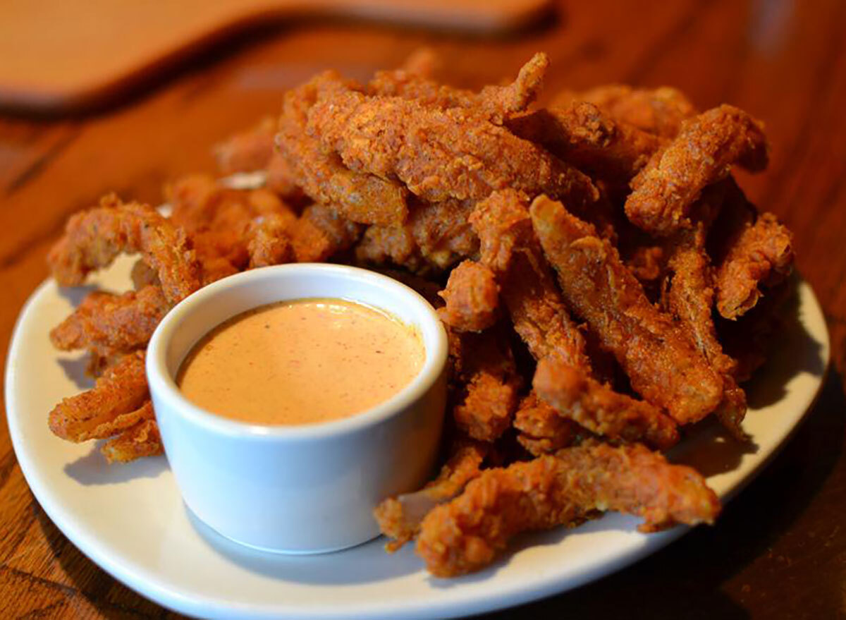 outback steakhouse bloom petals on white plate with chipotle dipping sauce