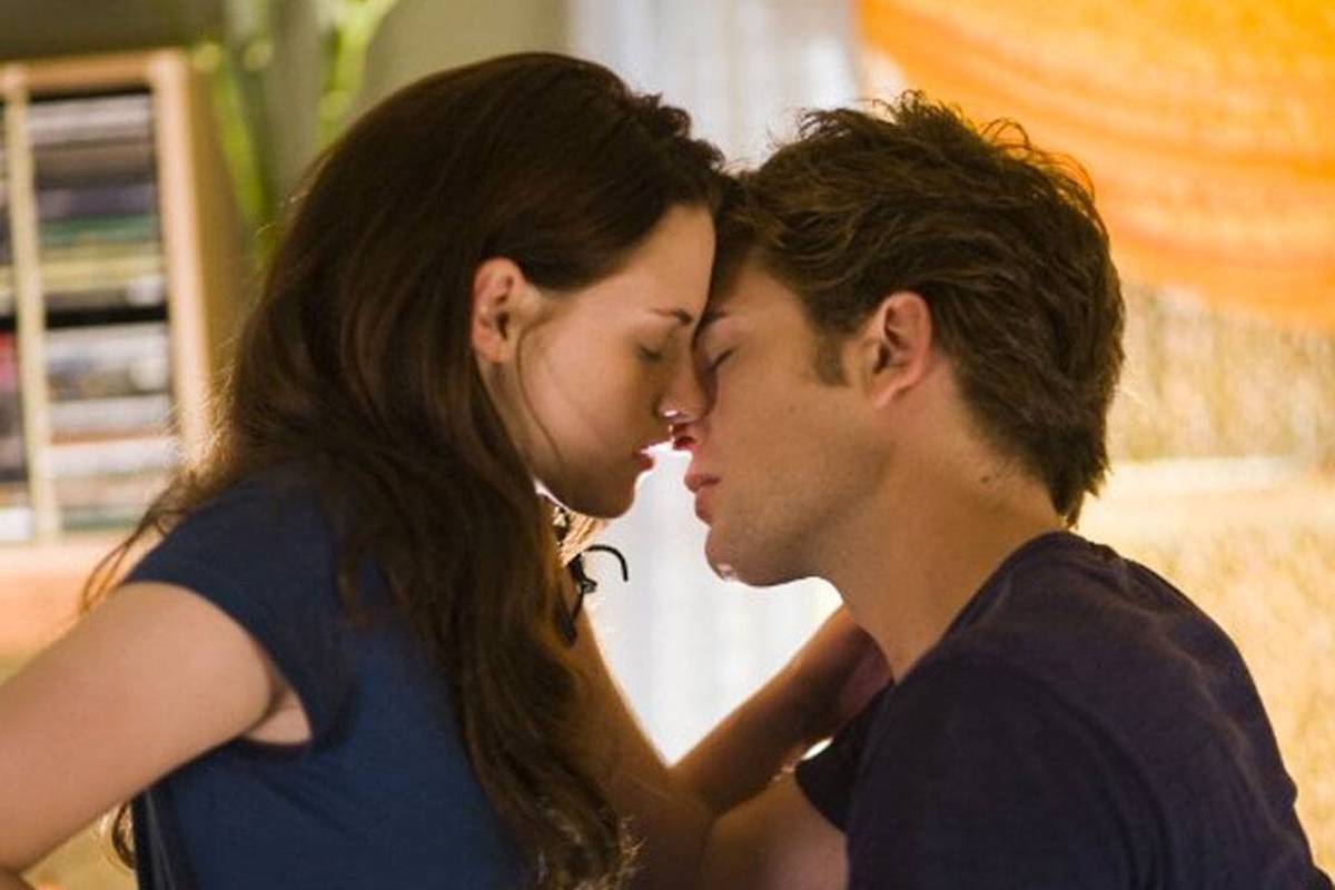 Kristen Stewart and Robert Pattinson in Twilight