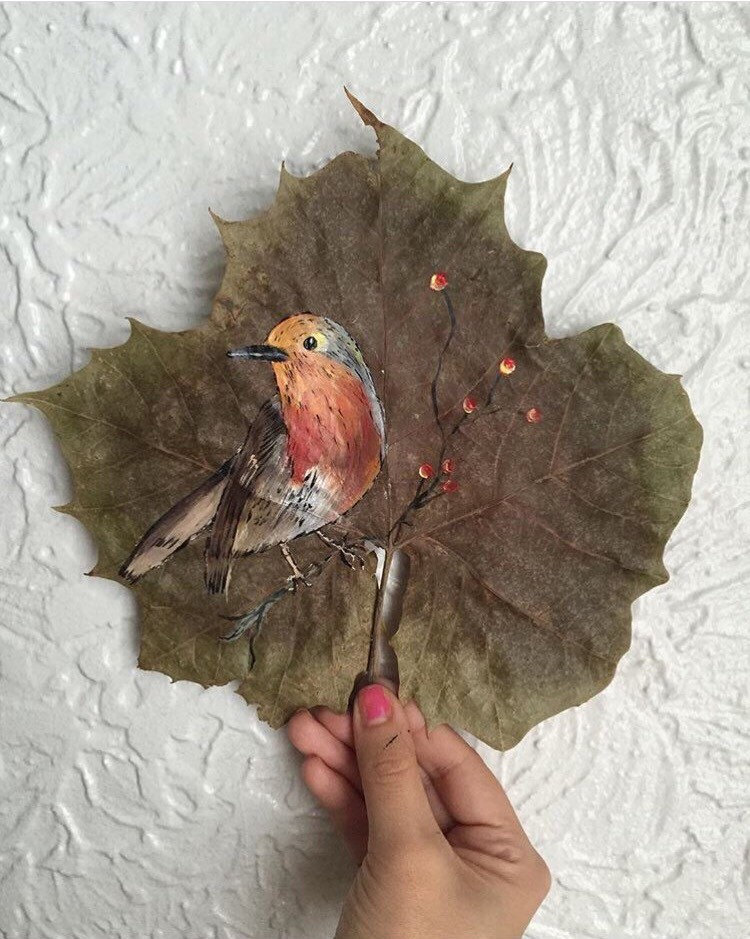 this-artist-is-painting-incredible-works-of-art-on-dried-leaves-08