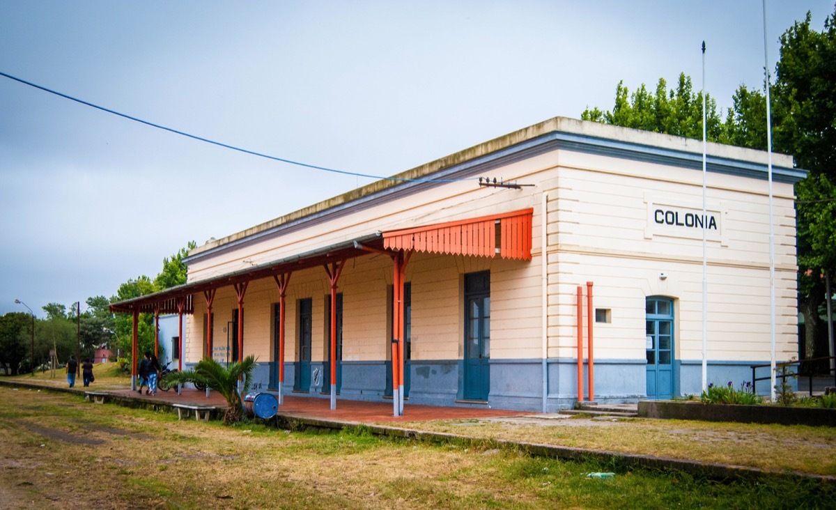 colonia del sacramento abandoned station