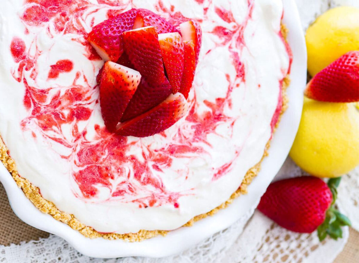 strawberry lemonade icebox pie