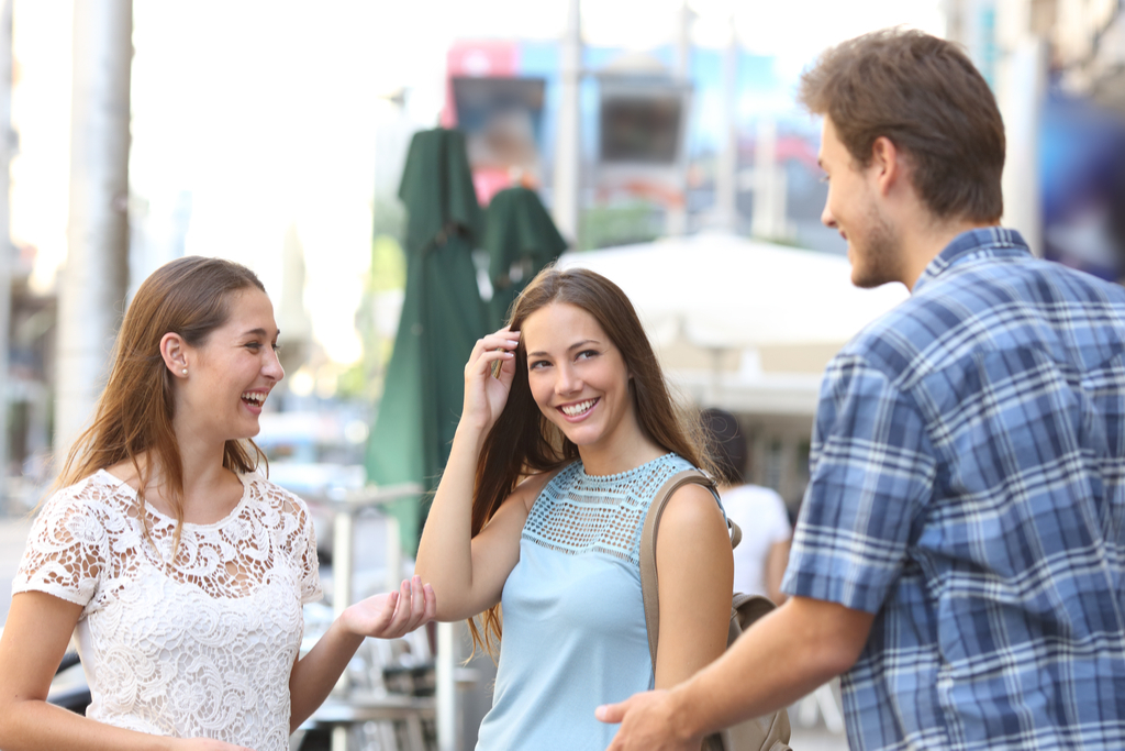 Boyfriend Meeting Girlfriend's Friend Signs Your Partner Misses Her Ex